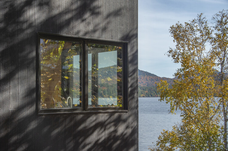 Indian Lake House / PJCArchitecture - Фотография экстерьера, окна, фасад, лес