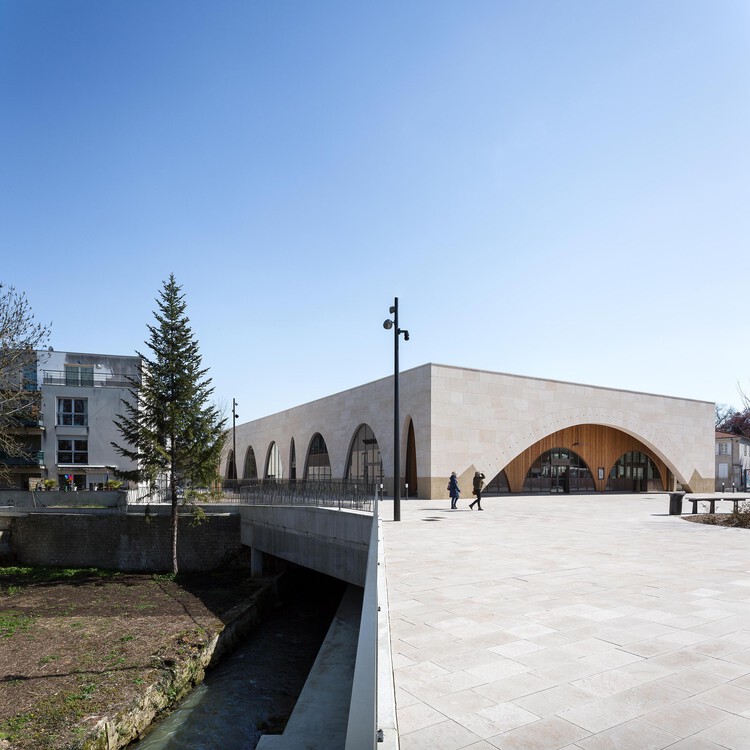 Рынок Сен-Дизье / Studiolada - Экстерьерная фотография, окна