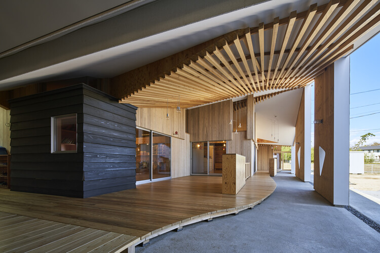 Детский сад YNS Ямайкараси / Takeru Shoji Architects - Фотография интерьера, фасад, балка
