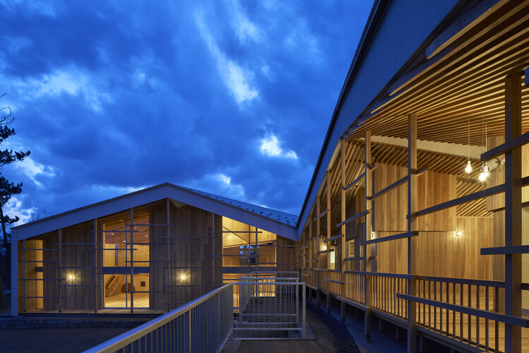 Детский сад YNS Ямайкараси / Takeru Shoji Architects — фотография экстерьера, окон, фасада, террасы