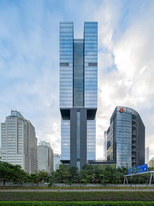 Essence Financial Securities / Rocco Design Architects Associates — фотография экстерьера, городской пейзаж, фасад, окна