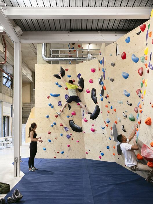Rise Climbing / IDK - Фотография интерьера