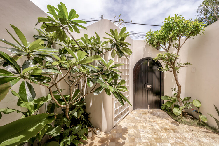 Nhà Voi 7 ​​Gardens House / студия DA VÀNG - Фотография экстерьера, дверь