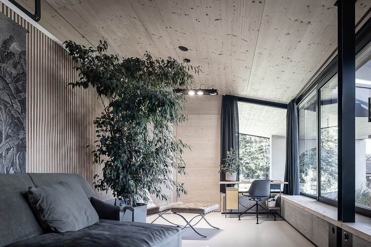 Нордлихт Дом / ЛИЦО |  Büro Florian Schätz - Фотография интерьера, спальня, стол, окна, стул