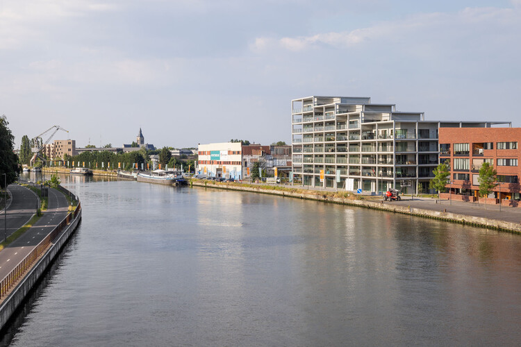 Waterzicht Apartments / Atelier Kempe Thill + BUUR + Urban Platform + evr-Architecten - Экстерьерная фотография, Набережная, Окна, Городской пейзаж