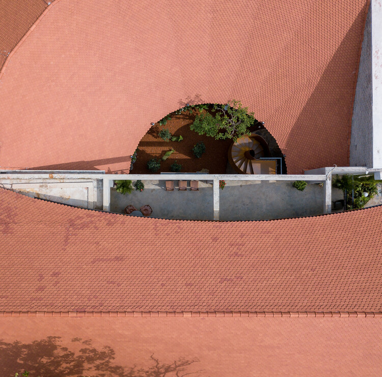 May Café & Bakery / FeA - Фотография интерьера, кирпич