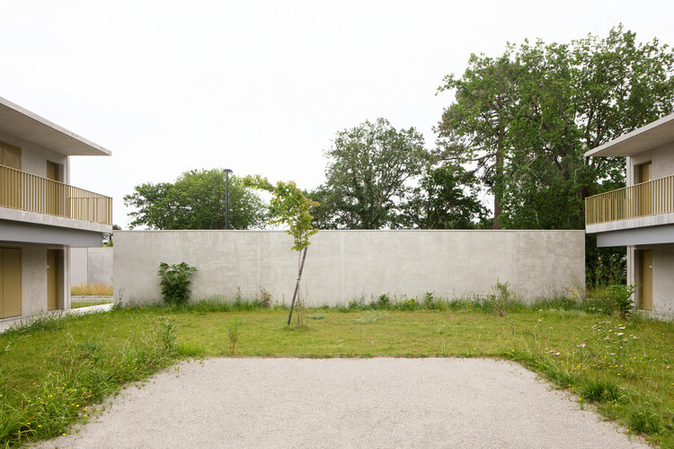 ESID BCC Housing / Faye Architectes & Associes - Экстерьерная фотография, окна, сад, двор