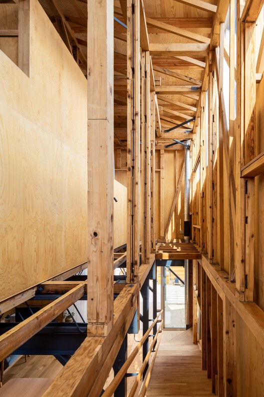 Дом отца и сына / Unemori Architects - Фотография интерьера, балка