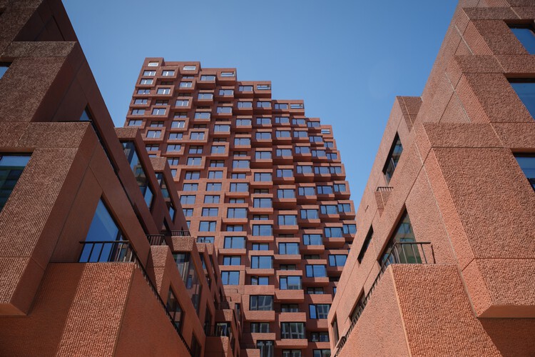 Каньон / MVRDV - Фотография Экстерьера, Окна, Кирпич, Фасад