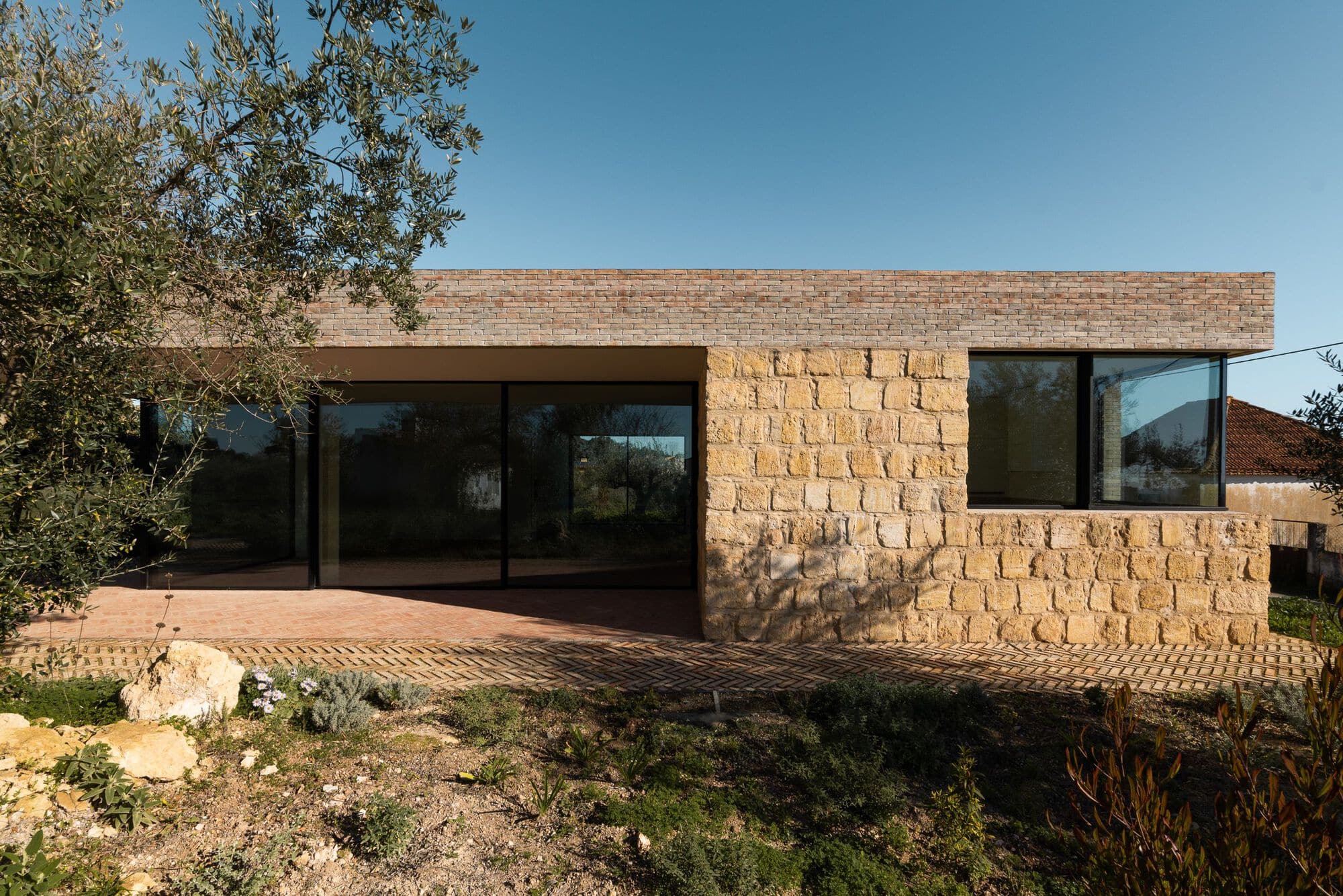 Дом Вила Флорес / PAr Plataforma de ARquitectura