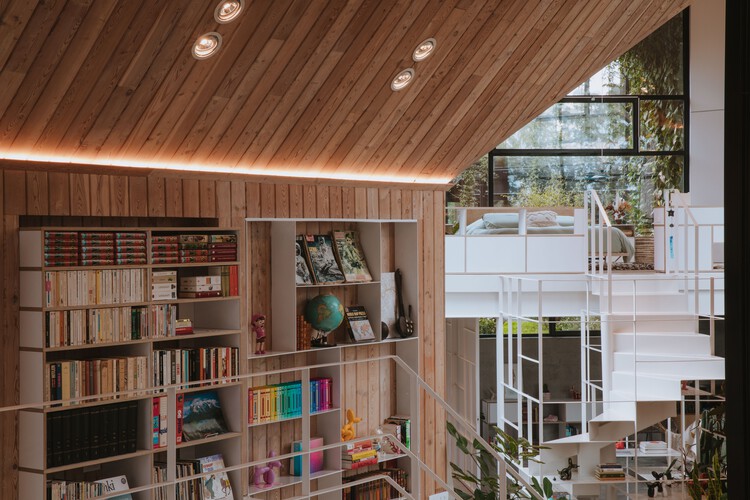 Kruppa House / Capa Arquitectura - Фотография интерьера, шкаф, стеллажи, балка