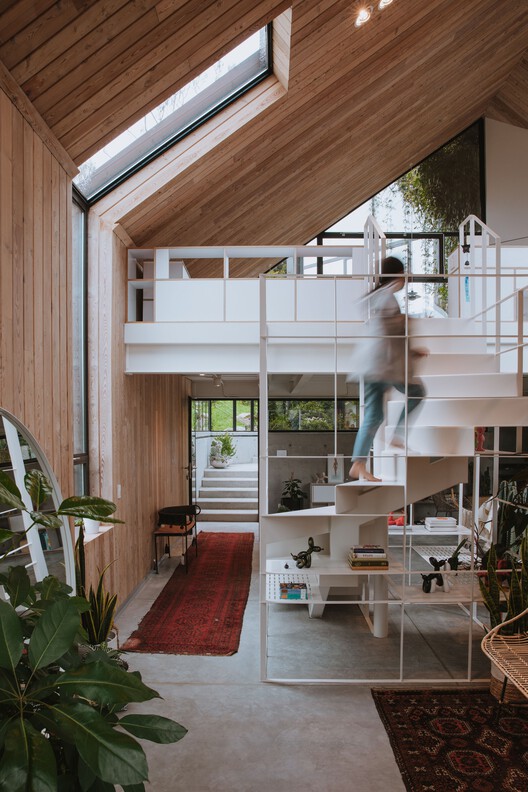 Kruppa House / Capa Arquitectura - Фотография интерьера, кухня, окна, балка