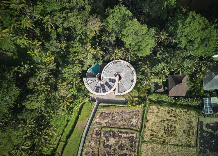 The Loop Residence / Алексис Дорнье - Экстерьерная фотография, Лес, Сад