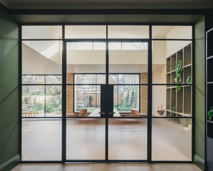 Кирпичный дом / Melissa White Architects — фотография интерьера, кухни, окон