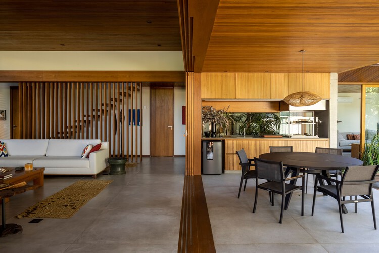 CCL Residence / Pitta Arquitetura - Фотография интерьера, Столовая, Стол, Стул, Балка