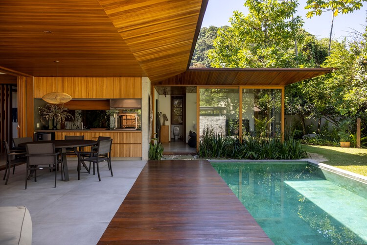 CCL Residence / Pitta Arquitetura - Экстерьерная фотография, стул, терраса, патио, двор
