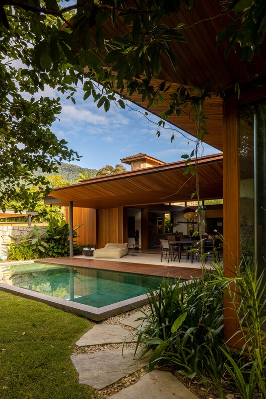 CCL Residence / Pitta Arquitetura - Экстерьерная фотография, стул, двор