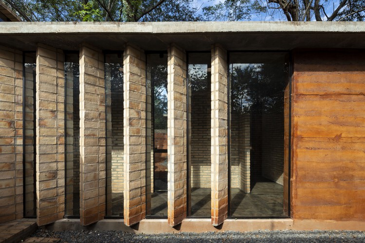 Tatakua House / Rcubo - фотография экстерьера, балка, колонна