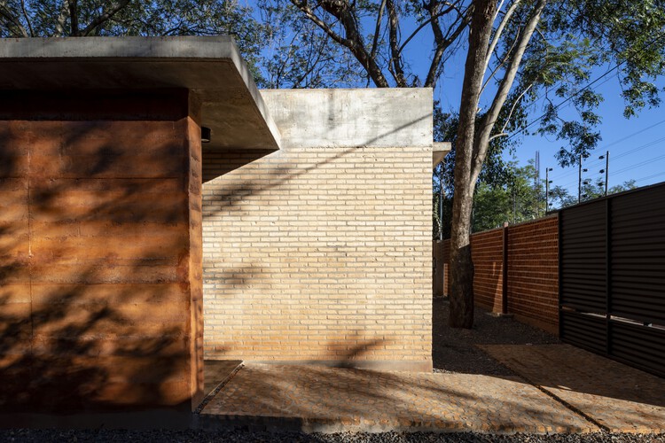 Tatakua House / Rcubo - фотография экстерьера, кирпич
