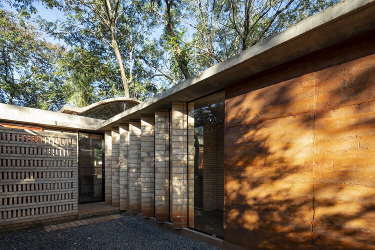 Tatakua House / Rcubo - Фотография Экстерьера, Кирпич, Фасад