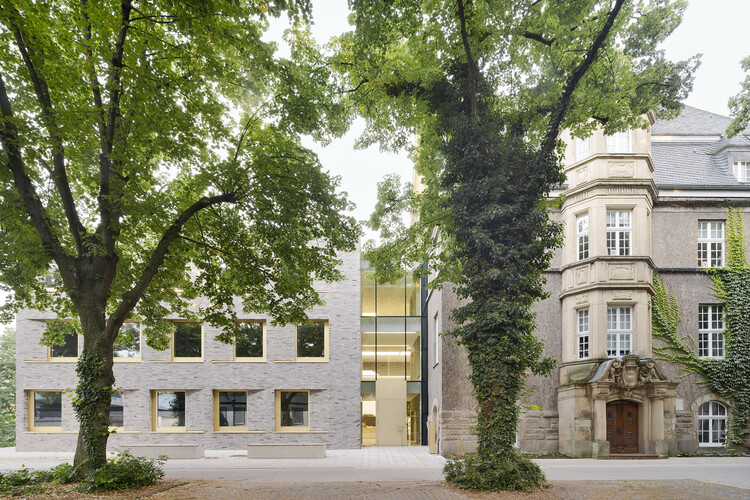 Ратуша и общественный центр / Bez+Kock Architekten - Фотография экстерьера, окна, фасад