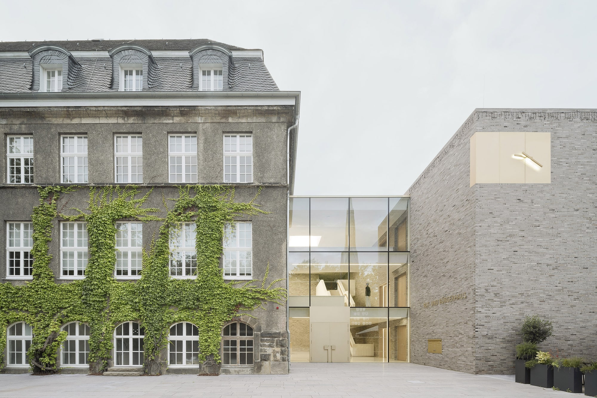 Ратуша и общественный центр / Bez+Kock Architekten
