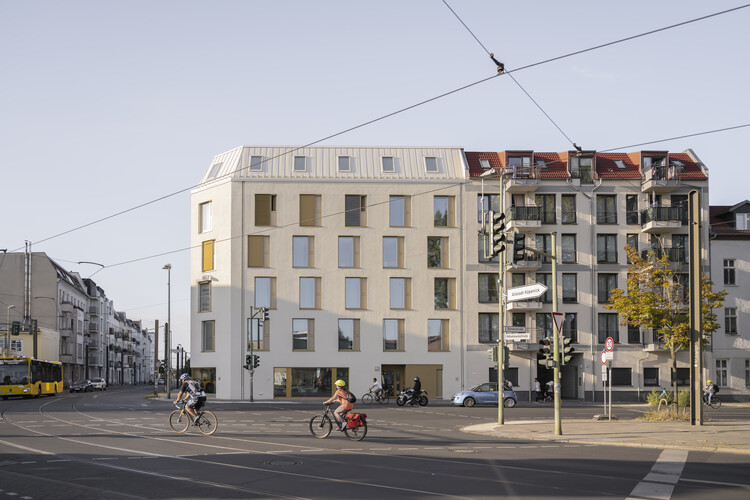 За углом - Студенческий жилой дом в Берлине Oberschöneweide / Sehw Architektur - Фотография экстерьера, окна, фасад