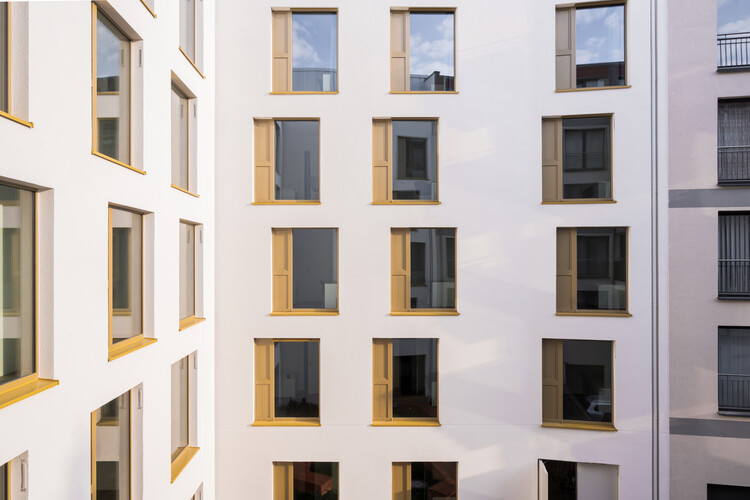 За углом - Студенческий жилой дом в Берлине Oberschöneweide / Sehw Architektur - Фотография интерьера, шкаф, окна