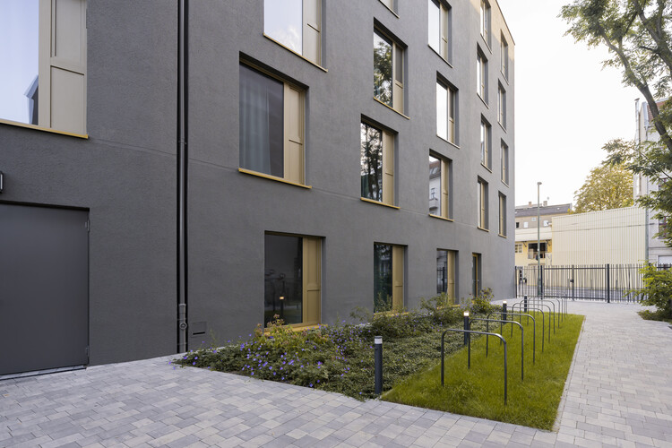 За углом - Студенческий жилой дом в Берлине Oberschöneweide / Sehw Architektur - Фотография экстерьера, окна, фасад, двор