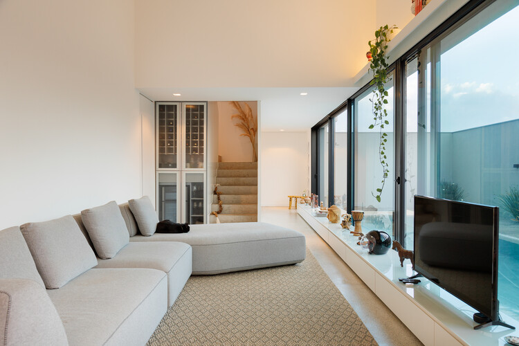 Дом N16 / gruta.arquitetos - Фотография интерьера, гостиная