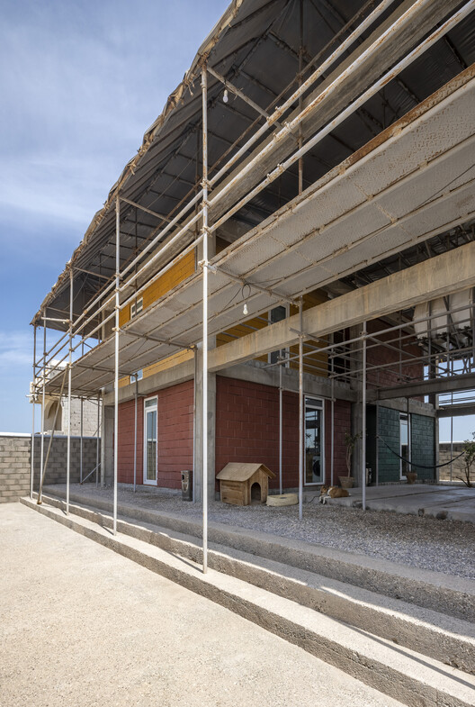 Бестиповый строительный центр для умелых рук / ZAV Architects — фотография экстерьера, балка, сталь