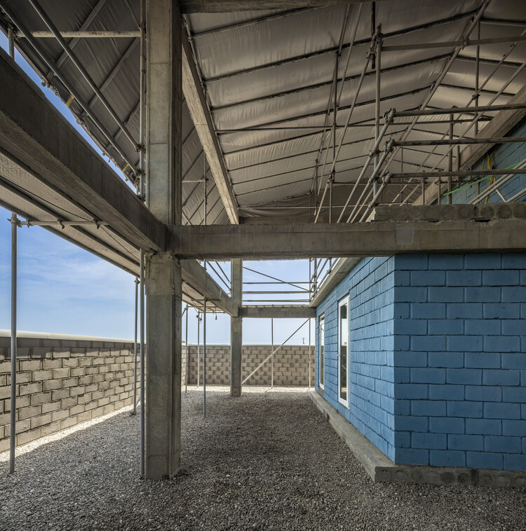 Бестиповый строительный центр для умелых рук / ZAV Architects - Фотография интерьера, балка
