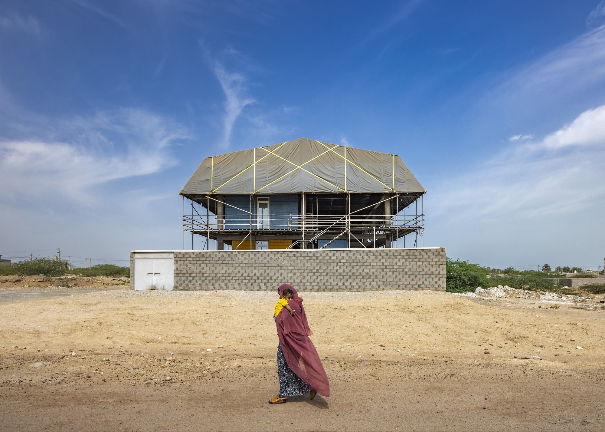 Бестиповый строительный центр для умелых рук / ZAV Architects