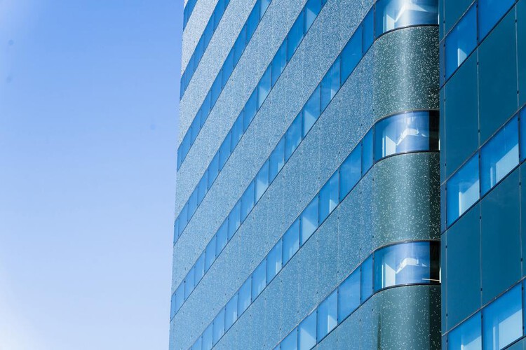 Фасадные решения, улучшающие архитектуру Net Zero — изображение 9 из 15