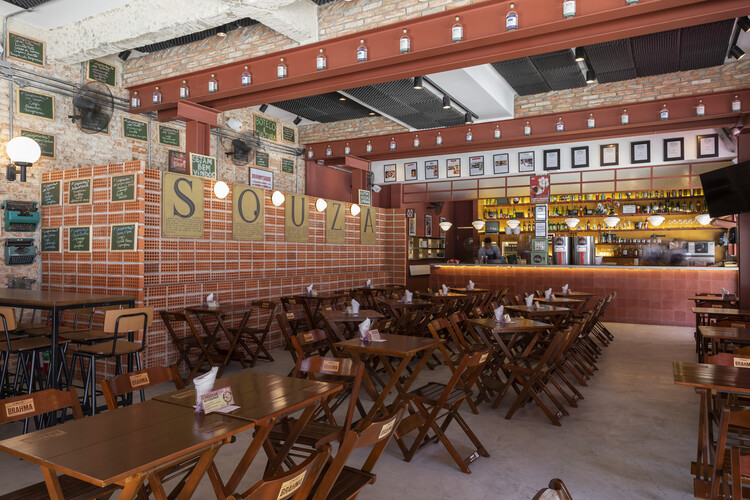 Bar Esquina do Souza / MARCOZERO Estudio - Фотография интерьера, Столовая, Стол, Стул