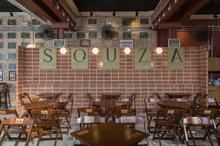 Bar Esquina do Souza / MARCOZERO Estudio - Фотография интерьера, Столовая, Стол, Стул, Балка