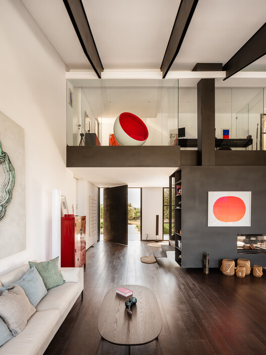 Дом 1710 / jle arquitectos - Фотография интерьера, гостиная, диван, стол