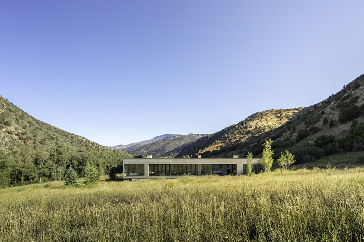 Резиденция Snowmass Creek / Студия B Архитектура + Интерьеры — Экстерьерная фотография, Лес