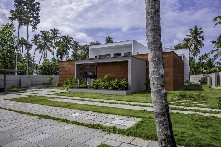Red Wall Residence / Архитектурная студия i2a - Фотография экстерьера, окна, фасад, сад