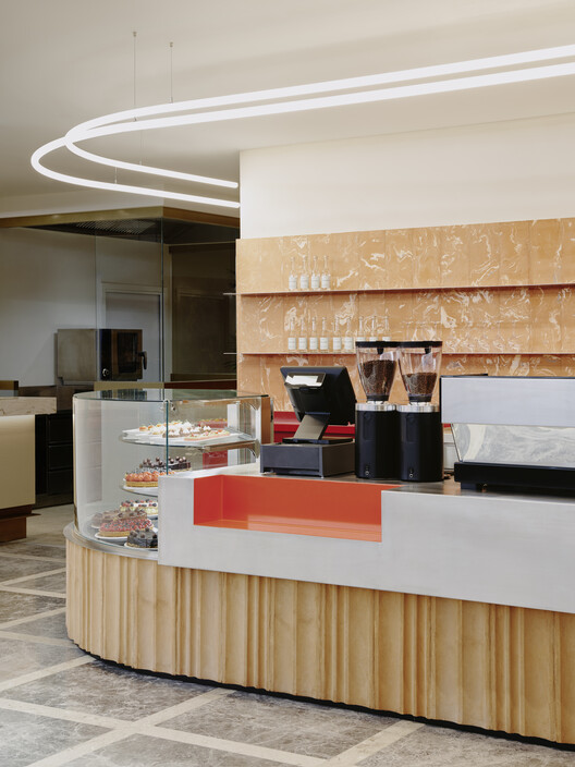 KaDeWe Café Berlin / Ester Bruzkus Architekten - Фотография интерьера, кухни, стула