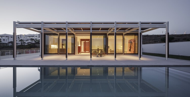 AC House / Marina Uno Arquitectos - Экстерьерная фотография, окна, фасад, палуба, балка