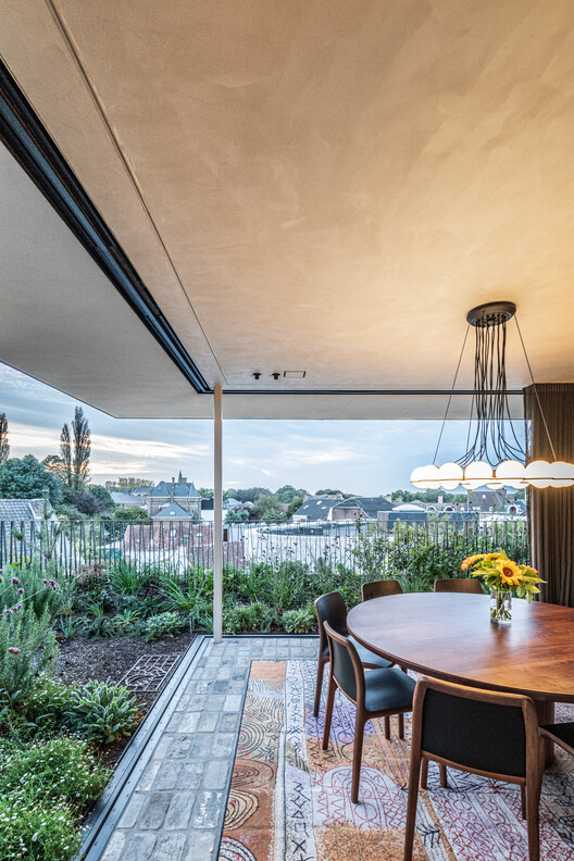 Penthouse T / Objekt Architecten - Фотография интерьера, Столовая, Стол, Стул, Патио