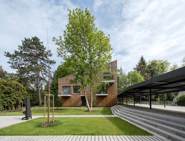 Kamenice Villas / NEW HOW Architects - Экстерьерная фотография, фасад, сад