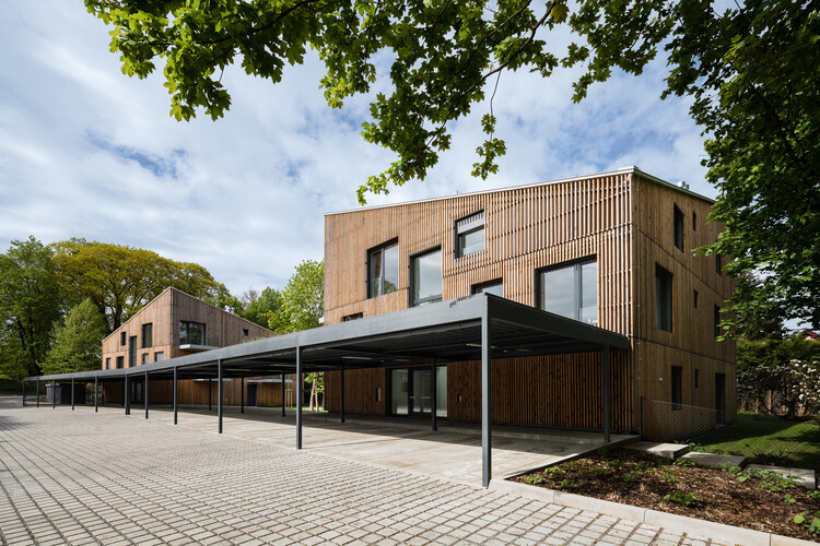 Kamenice Villas / NEW HOW Architects - Экстерьерная фотография, Окна, Кирпич, Фасад