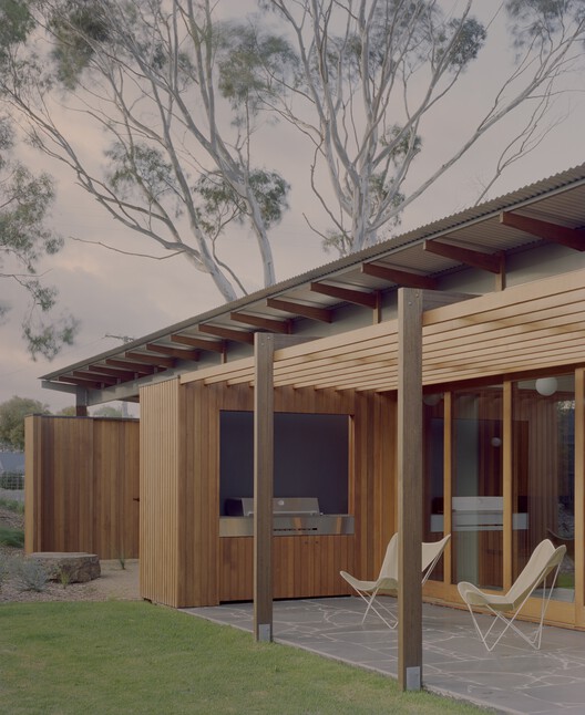 Stumpy Gully House / markowitzdesign + Stavrias Architecture - Фотография экстерьера, фасад, балка