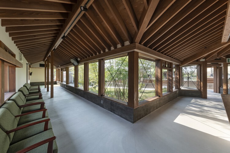 Стоматологическая клиника Нода / TSC Architects - Фотография интерьера, балка, окна