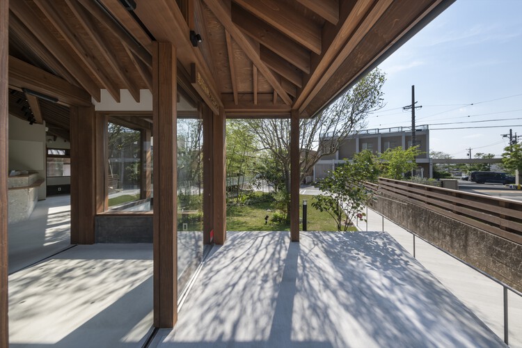 Стоматологическая клиника Нода / TSC Architects - Фотография интерьера, балка, палуба