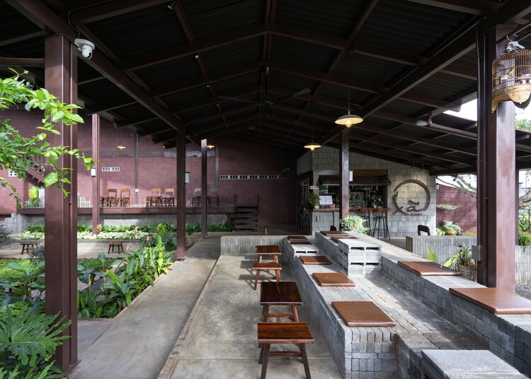 Xã Café / Tad Atelier - Фотография интерьера, кухня, стол, балка