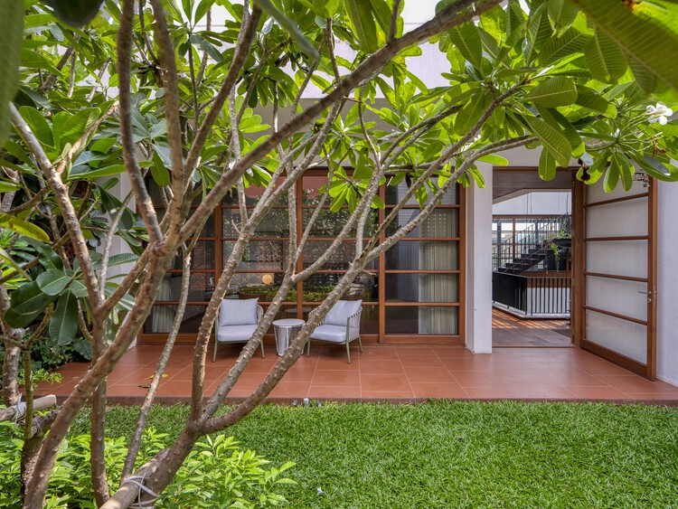 Ishtika House / SPASM Design Architects - Фотография интерьера, сада