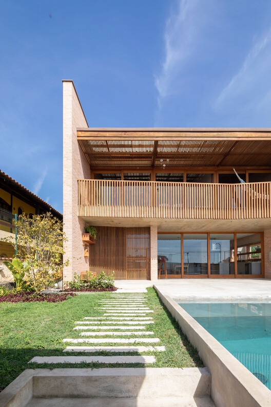 AF House / Arquipélago Arquitetos - Экстерьерная фотография, фасад, сад, двор